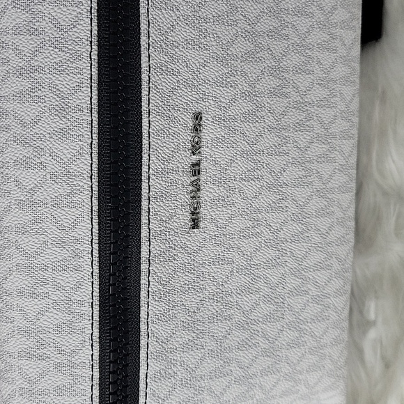 NWT MICHAEL KORS Cooper‎ Large Bright White  Signature Backpack - Picture 2 of 10